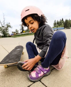 Keen Big Kids' Speed Hound | Blue Depths/Black 16 Keen Big Kids' Speed Hound | Blue Depths/Black -Keen KidsSpeedHoundPDPLifestyle2Kids1026214 925e330a d456 419d a34c d5e888e65ae6