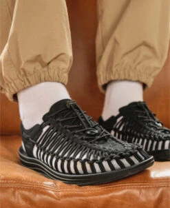 Keen Men's UNEEK | Tortoise Shell/Red Carpet -Keen MUNEEKOGLifestylePDPLeft 1 89f9fb55 dff9 439f a991 d6e7cf727a7c