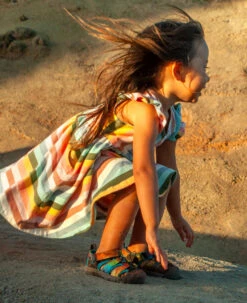 Keen Toddlers' Newport H2 | Raya Black -Keen TotsNewportH2LifestyleSingleRight 8aa720ff 54e6 4500 a97b 83e16e410564