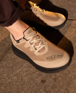 Keen Men's WK400 Waterproof Walking Shoe | Timberwolf/Black -Keen WK400WaterproofPDPLifestyle3